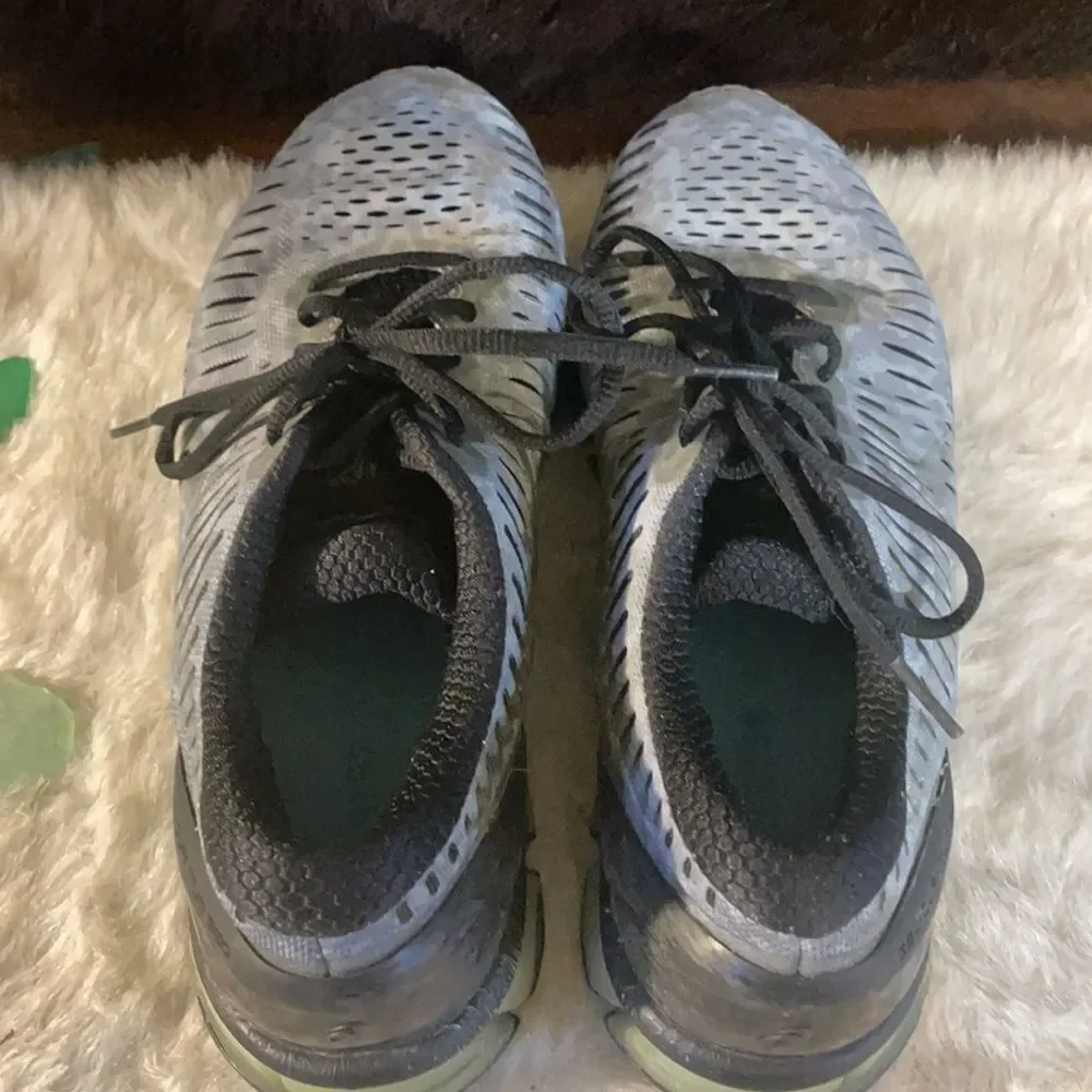 Asics shoes 9.5 (4734)